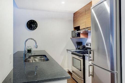 Bleury Furnished Apartments image 10