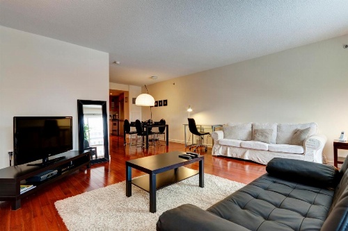 Bleury Furnished Apartments image 105