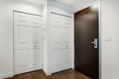 Bleury Furnished Apartments image 110