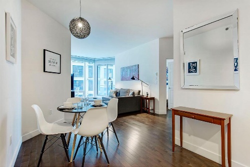 Bleury Furnished Apartments image 111