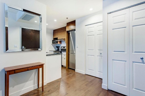 Bleury Furnished Apartments image 112