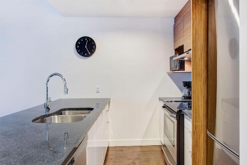 Bleury Furnished Apartments image 113