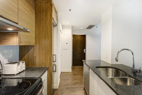 Bleury Furnished Apartments image 115