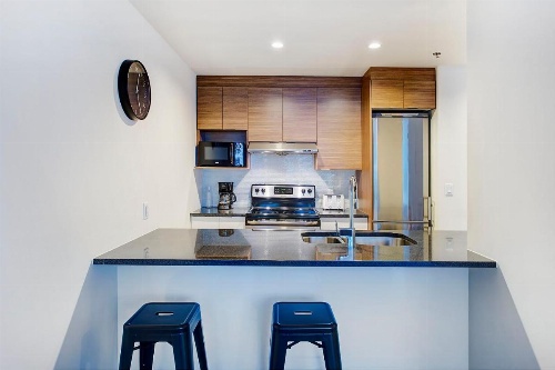 Bleury Furnished Apartments image 116