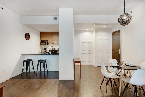 Bleury Furnished Apartments image 118