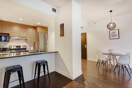 Bleury Furnished Apartments image 12