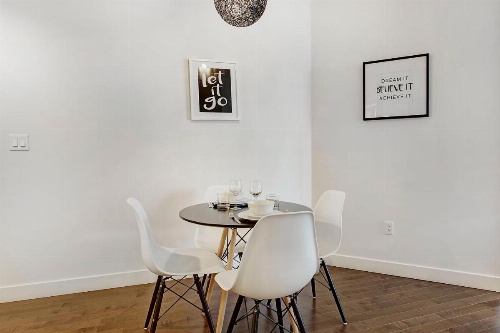 Bleury Furnished Apartments image 120