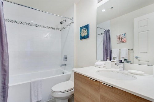 Bleury Furnished Apartments image 129