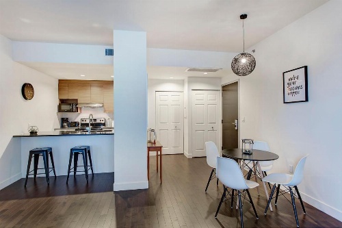 Bleury Furnished Apartments image 13