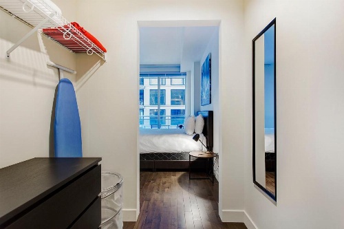 Bleury Furnished Apartments image 130