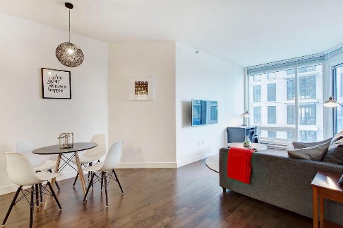 Bleury Furnished Apartments image 14