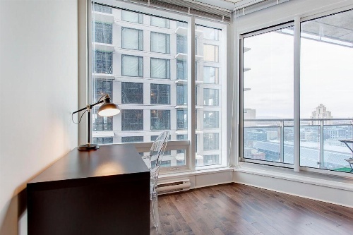 Bleury Furnished Apartments image 19