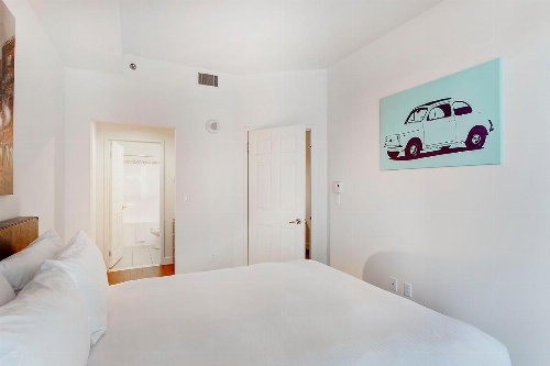 Bleury Furnished Apartments image 2