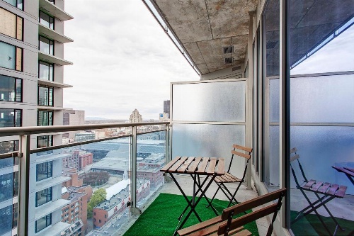 Bleury Furnished Apartments image 20