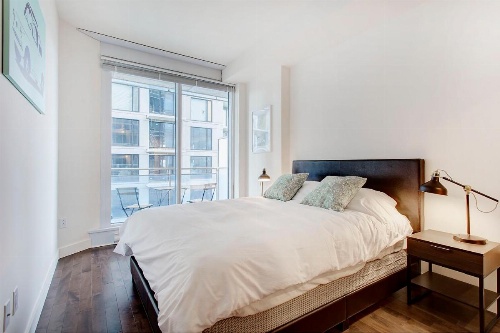 Bleury Furnished Apartments image 21