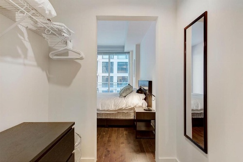 Bleury Furnished Apartments image 24