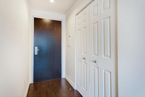 Bleury Furnished Apartments image 25