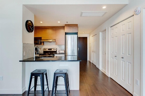 Bleury Furnished Apartments image 26