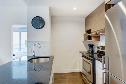 Bleury Furnished Apartments image 28