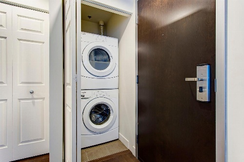 Bleury Furnished Apartments image 3