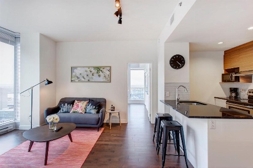 Bleury Furnished Apartments image 30