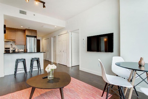 Bleury Furnished Apartments image 33