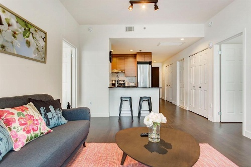 Bleury Furnished Apartments image 34