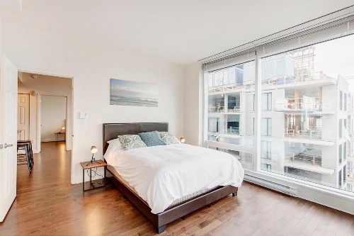 Bleury Furnished Apartments image 36