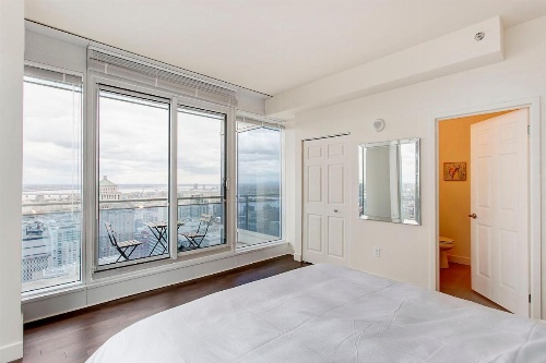 Bleury Furnished Apartments image 37