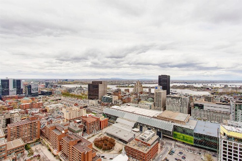 Bleury Furnished Apartments image 38