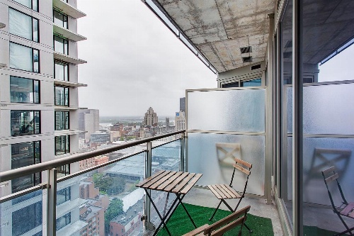 Bleury Furnished Apartments image 4