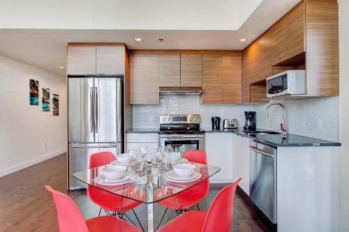 Bleury Furnished Apartments image 43