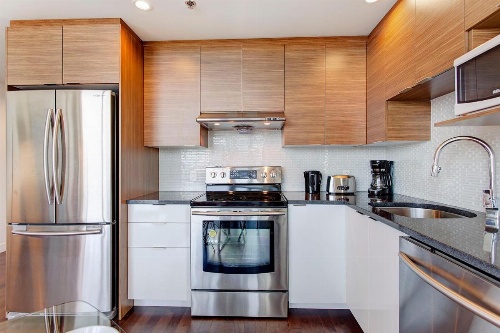 Bleury Furnished Apartments image 44