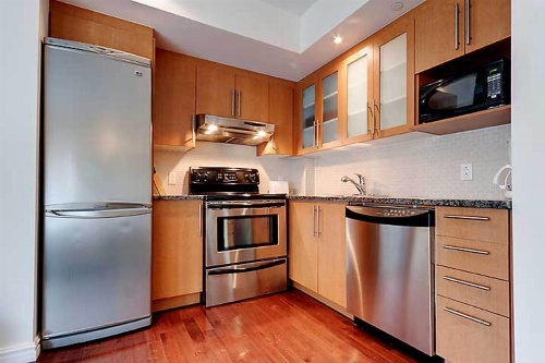 Bleury Furnished Apartments image 47