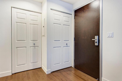 Bleury Furnished Apartments image 5