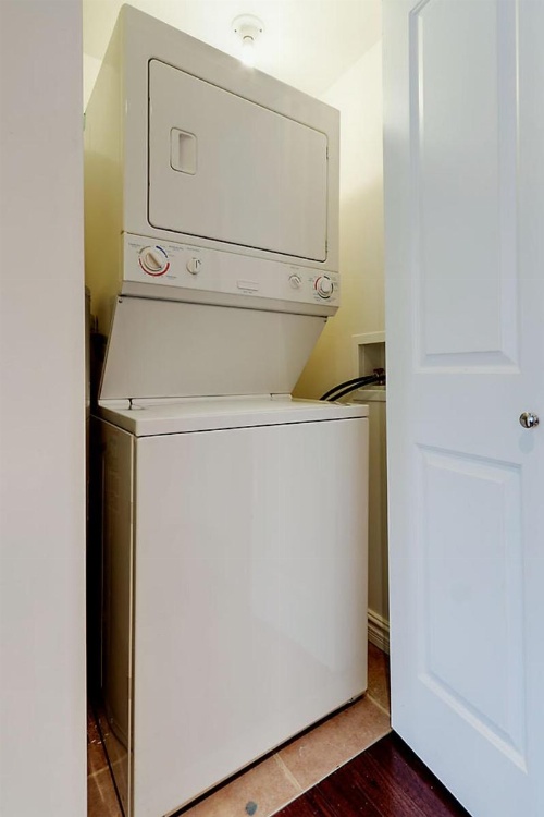 Bleury Furnished Apartments image 57