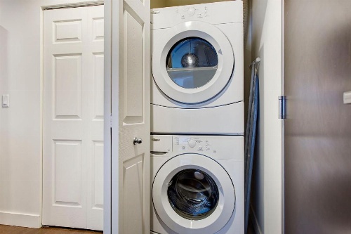 Bleury Furnished Apartments image 6