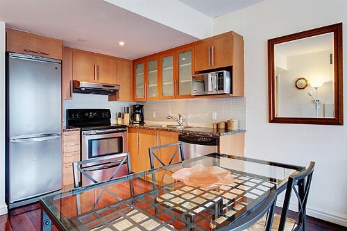 Bleury Furnished Apartments image 66