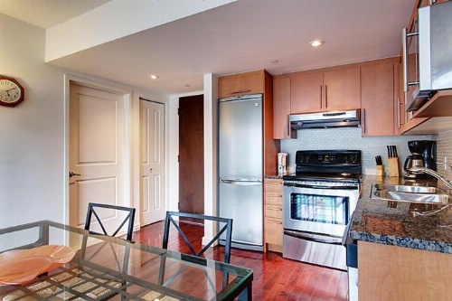 Bleury Furnished Apartments image 67