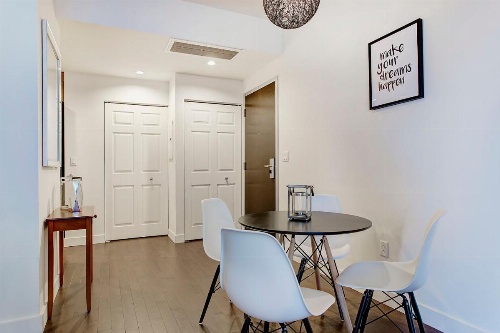 Bleury Furnished Apartments image 7