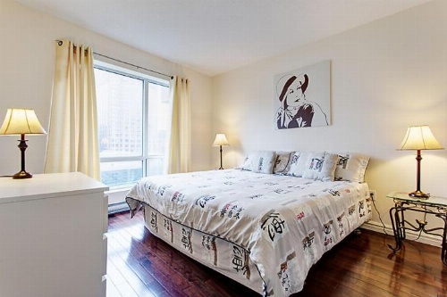 Bleury Furnished Apartments image 74