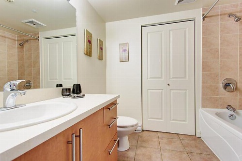 Bleury Furnished Apartments image 78