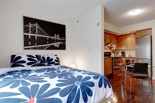 Bleury Furnished Apartments image 90